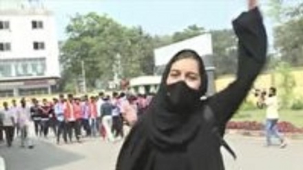 जब हिजाब पहनना भारतीय संविधान के अनुसार है तो इसके खिलाफ़ बात करना उसका अपमान नहीं है? 