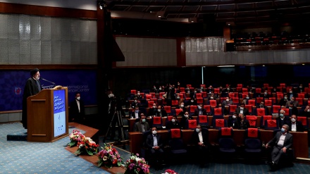 Raisi: Neutralizimi i sanksioneve është i mundur me zgjerimin e kompanive iraniane dhe të investimeve jashtë vendit