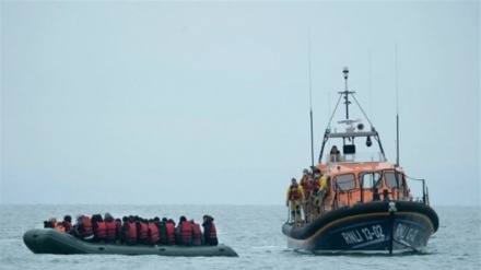 Italy rescues hundreds of migrants at sea, one found dead 