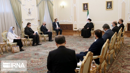 Le président Raïssi reçoit le ministre finlandais des Affaires étrangères 