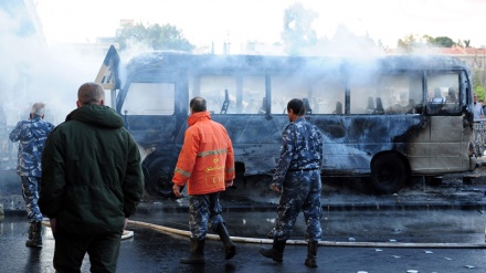 Një minibus me ushtarë sirianë shpërthen me autobombë në Siri