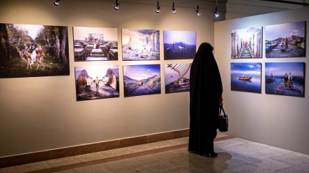 (FOTO DEL GIORNO) Fajr Festival delle arti visive a Tehran