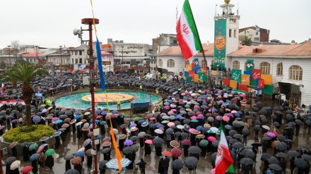 Populli iranian krijon pamje madhështore në përvjetorin e fitores së Revolucionit Islamik