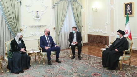 तेहरान मित्र और स्वाधीन देशों के साथ संबंधों को अधिक से अधिक घनिष्ठ बनाना चाहता हैः राष्ट्रपति