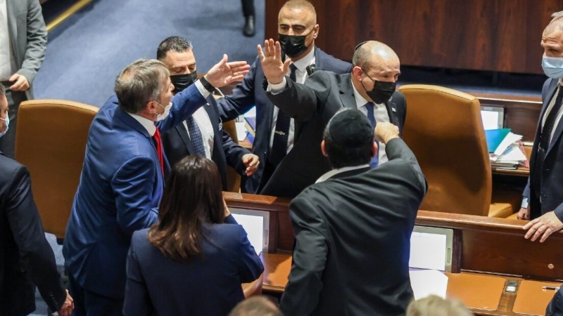 מופלים בחשמל כי ערבים