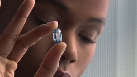 15カラット超のブルーダイヤが香港での競売に、落札額は55億円か