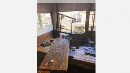 福岡でラーメン店に車突っ込み6人負傷、「アクセルを踏みすぎた」