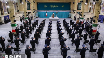 Ləşkəri Hərbi Həvo Ğıvvon və Həvo Hucumonku Mıdofiyə Ləşkəri komandan və ğərolgohon de Silohinə Ğıvvon Ali Sər Komandani vindemon.