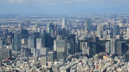 日本政府、東京の病床使用率50％超も「緊急事態宣言」発出は慎重に対応