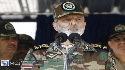 Komandanti i përgjithshëm i ushtrisë së Iranit: Besëlidhja historike me Imam Khomejnit (ra), shpejtoi fitoren e Revolucionit Islamik