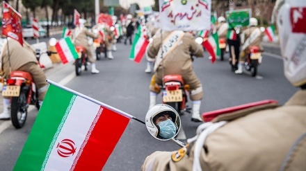 (FOTO) Anniversario rimpatrio Imam Khomeini, parata agenti in moto - 3