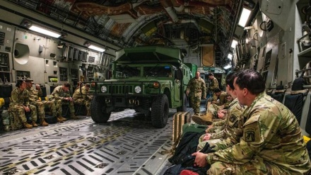 Amerikan silahları  ve askerleri Doğu Avrupa'ya ulaştı 