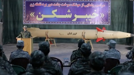 Iran, nuovo missile balistico 'Kheibarshekan' 