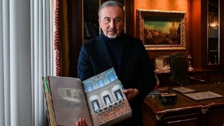 L'italiano che ha costruito il tavolo di Putin: 'Spero che porti fortuna contro guerra'