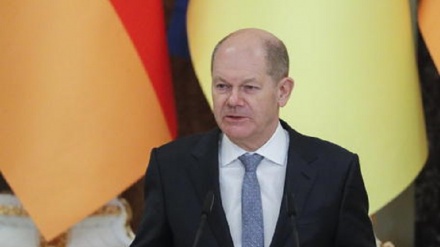 Germania, critiche a Scholz: 'ritarda la spedizione di armi all'Ucraina'