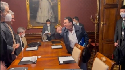 伊中谈判代表团进行磋商