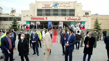 Mengenang Kembalinya Imam Khomeini ra ke Iran (1)