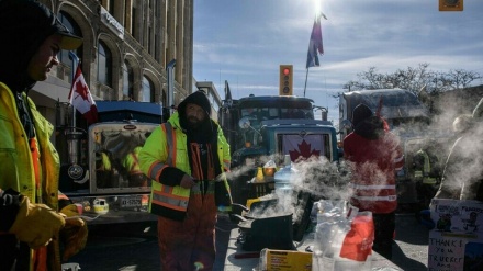 加オタワのトラックデモ隊、「軍隊」式に洗練 