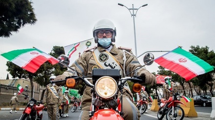(FOTO) Anniversario rimpatrio Imam Khomeini, parata agenti in moto - 1