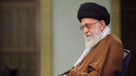 Leader pardons, commutes sentences of convicts on anniversary of Islamic Revolution