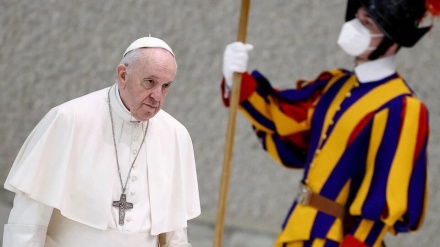 Në një lëvizje të paprecedentë, Papa Françesku shkoi në ambasadën ruse në Vatikan
