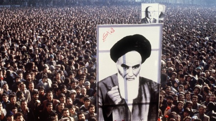 Carlo Corbucci all'IRIB: Imam Khomeini, vera guida spirituale e politica (AUDIO)