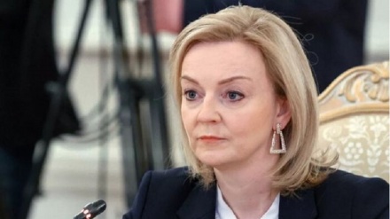 Inghilterrra, solo uno su sette considera Truss meglio di Johnson