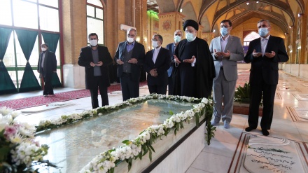 Presiden Iran dan Kabinetnya Ziarah ke Makam Syuhada (1)