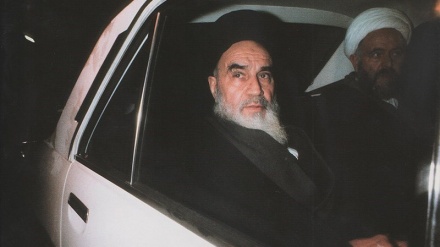 12 Bahman, Hari Kembalinya Imam Khomeini ra ke Iran (1)