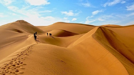 イラン中部アブーゼイド・アーバード砂漠