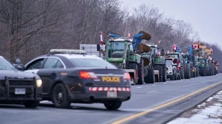 Canada, le proteste dei camion al confine con USA