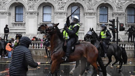 カナダ警察、コロナ規制反対デモの排除を開始　１００人以上を逮捕