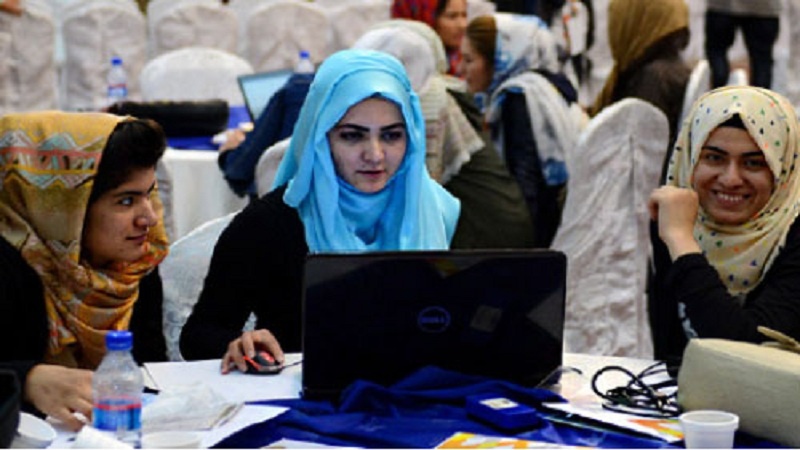 خسارت یک میلیارد دلاری اقتصاد افغانستان از حذف اشتغال زنان