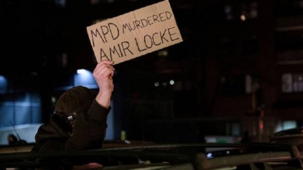 Siyahi bir gencin ABD polisi tarafından öldürülmesi protesto edildi 