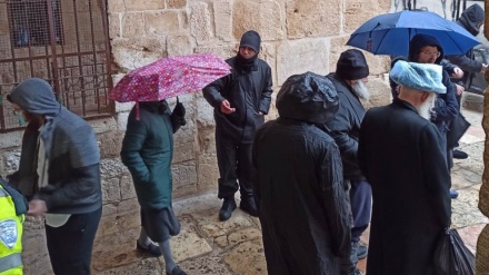 Illegal Zionist  settlers storm Aqsa Mosque; Palestine warns of consequences 