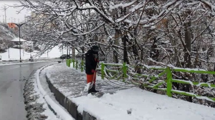 Salju Tebal Tutupi Damavand, Iran