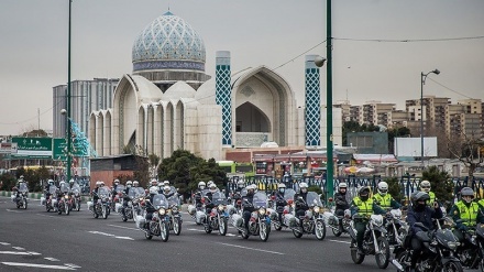 (FOTO) Anniversario rimpatrio Imam Khomeini, parata agenti in moto - 2