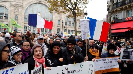 Karvani i protestës hyn në Paris