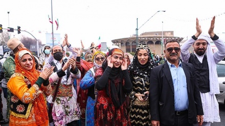 Perayaan HUT ke-43 Kemenangan Revolusi Islam di Tehran (3)