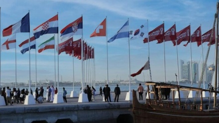 サッカーＷ杯出場決定でイラン国旗がカタールに掲揚