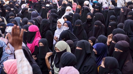  India's hijab row spreads to its most populous state 