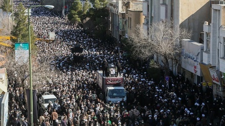 Puluhan Ribu Orang Hadiri Tasyi' Jenazah Ayatullah Golpaygani (1)