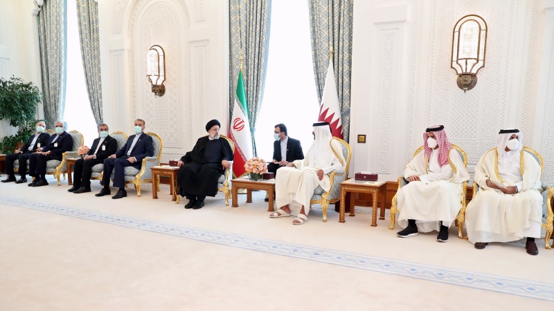 Foto pertemuan Presiden Iran dan Emir Qatar di Doha.