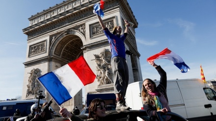 Protesta me makina në Francë kundër masave kufizuese të pandemisë Korona