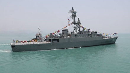 Iran: navires de guerre s'exercent!