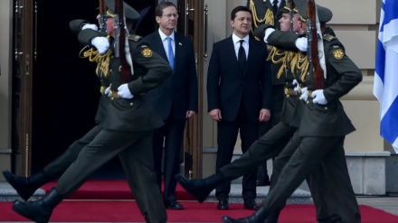  Chine : Macron se fait taper sur les doigts 