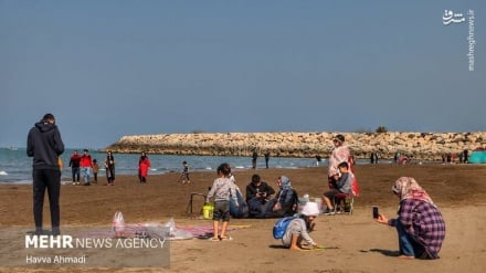 (FOTO DEL GIORNO) Vacanze sulle spiagge del Mar Caspio