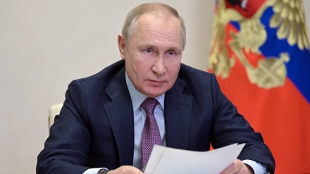 Putin: l'Occidente come i nazisti, vuole cancellare cultura russa