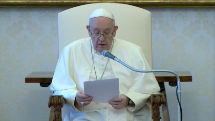 האפיפיור פרנסיסקוס: נשים יוכלו לכהן כראש מחלקה בוותיקן