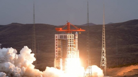 中国が、次世代運搬ロケットによる初の衛星打ち上げに成功